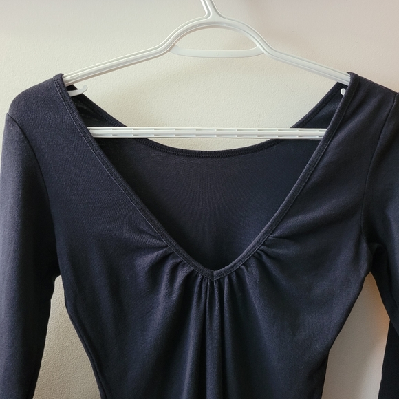 Women's 3/4 sleeve V cut back Navy top - Picture 3 of 5